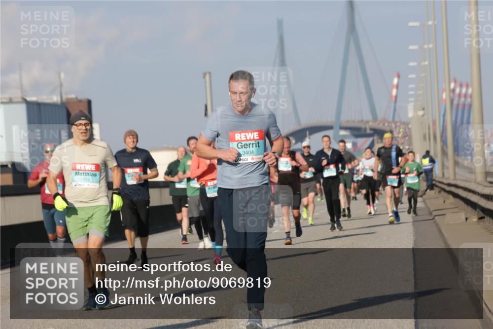 03.10.2025 - Köhlbrandbrückenlauf Jannik Wohlers http://msf.ph/oto/9069819 03.10.2025 09:48:41 Position 3 1776, 3404 meine-sportfotos.de