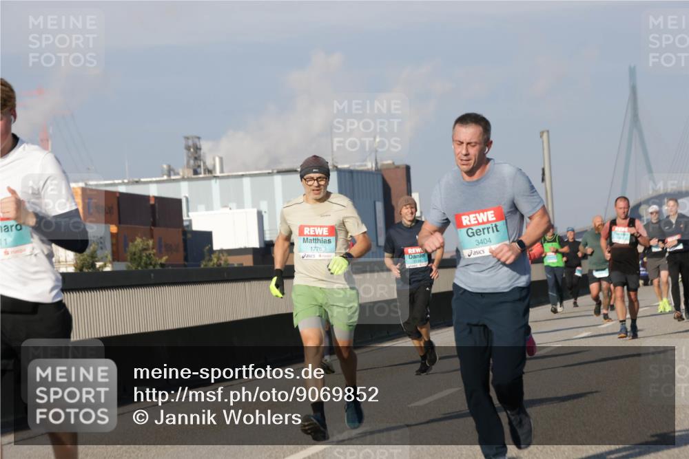 03.10.2025 - Köhlbrandbrückenlauf Jannik Wohlers http://msf.ph/oto/9069852 03.10.2025 09:48:42 Position 3 11, 1776, 3404 meine-sportfotos.de