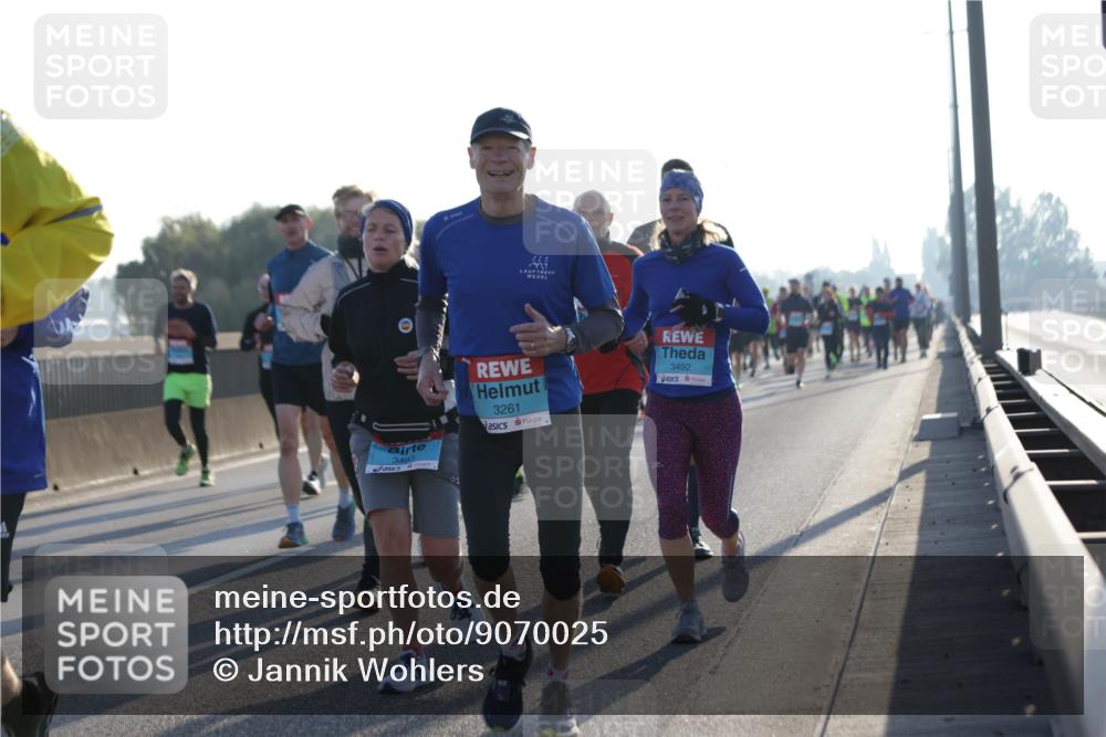 03.10.2025 - Köhlbrandbrückenlauf Jannik Wohlers http://msf.ph/oto/9070025 03.10.2025 09:17:21 Position 3 3493, 3261, 3492 meine-sportfotos.de