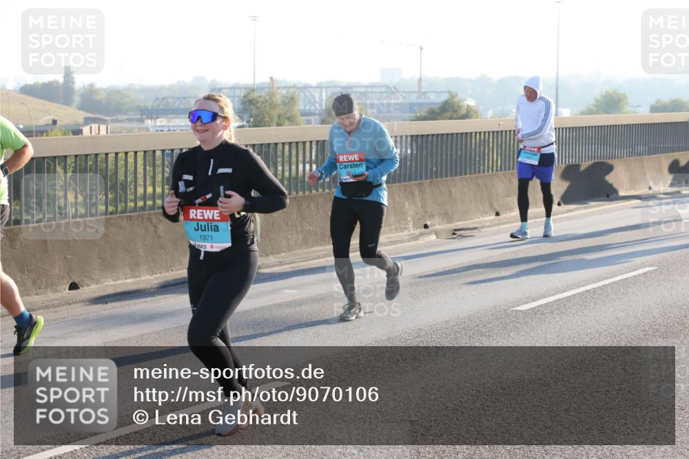 03.10.2025 - Köhlbrandbrückenlauf Lena Gebhardt http://msf.ph/oto/9070106 03.10.2025 09:24:18 Position 1 1971 meine-sportfotos.de