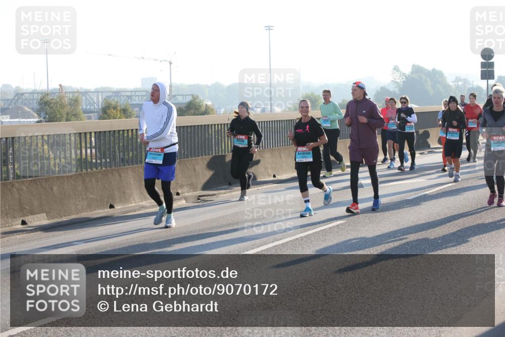03.10.2025 - Köhlbrandbrückenlauf Lena Gebhardt http://msf.ph/oto/9070172 03.10.2025 09:24:19 Position 1  meine-sportfotos.de