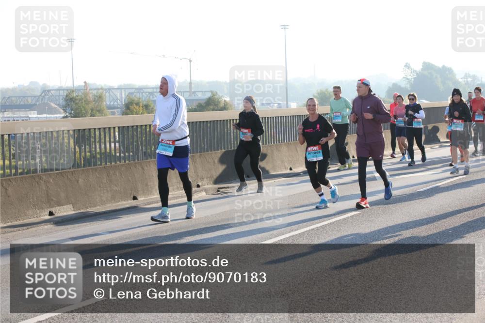 03.10.2025 - Köhlbrandbrückenlauf Lena Gebhardt http://msf.ph/oto/9070183 03.10.2025 09:24:19 Position 1  meine-sportfotos.de