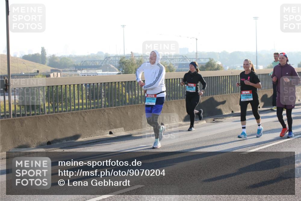 03.10.2025 - Köhlbrandbrückenlauf Lena Gebhardt http://msf.ph/oto/9070204 03.10.2025 09:24:19 Position 1 1927, 2, 1978 meine-sportfotos.de