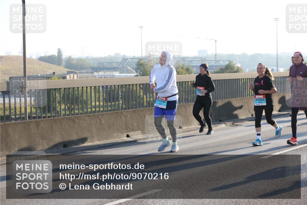 03.10.2025 - Köhlbrandbrückenlauf Lena Gebhardt http://msf.ph/oto/9070216 03.10.2025 09:24:20 Position 1 1927 meine-sportfotos.de
