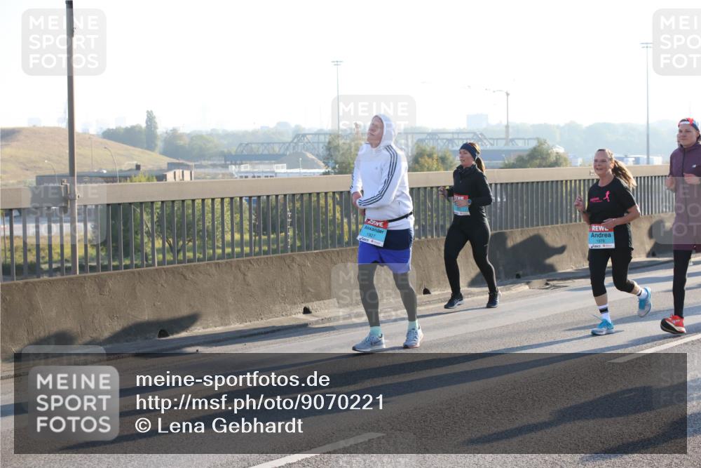 03.10.2025 - Köhlbrandbrückenlauf Lena Gebhardt http://msf.ph/oto/9070221 03.10.2025 09:24:20 Position 1  meine-sportfotos.de
