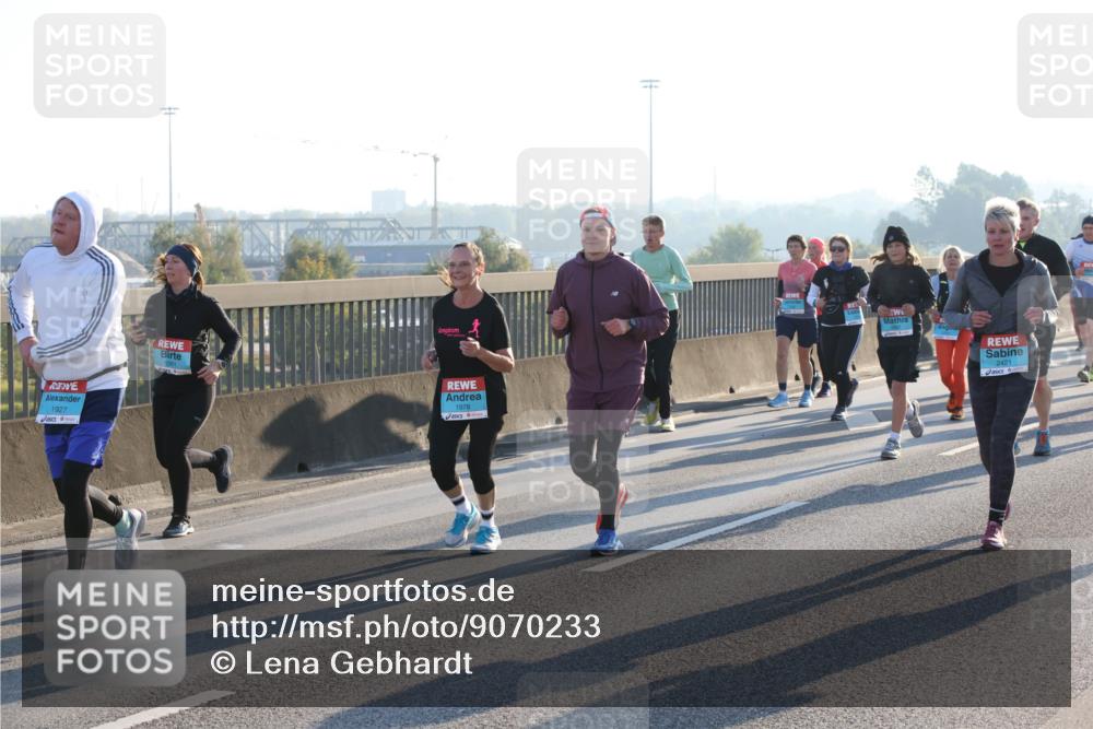 03.10.2025 - Köhlbrandbrückenlauf Lena Gebhardt http://msf.ph/oto/9070233 03.10.2025 09:24:20 Position 1 1927, 1051, 1978, 2421 meine-sportfotos.de