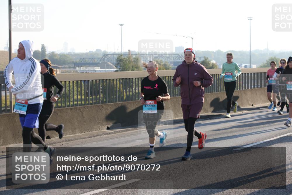03.10.2025 - Köhlbrandbrückenlauf Lena Gebhardt http://msf.ph/oto/9070272 03.10.2025 09:24:21 Position 1 1927, 1978 meine-sportfotos.de