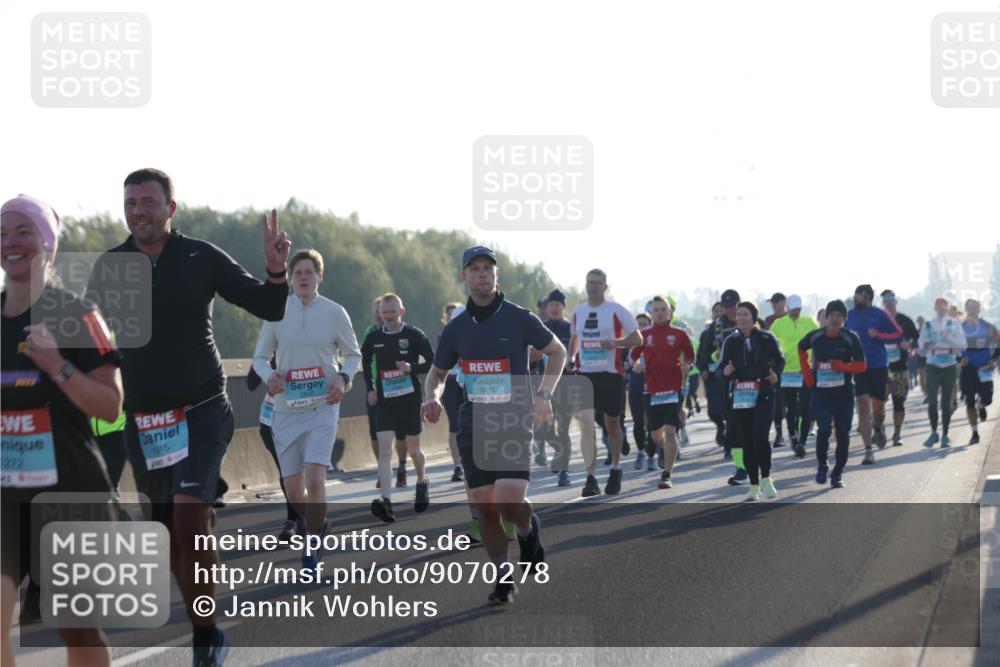 03.10.2025 - Köhlbrandbrückenlauf Jannik Wohlers http://msf.ph/oto/9070278 03.10.2025 09:17:28 Position 3 1077, 212, 1015, 3820 meine-sportfotos.de