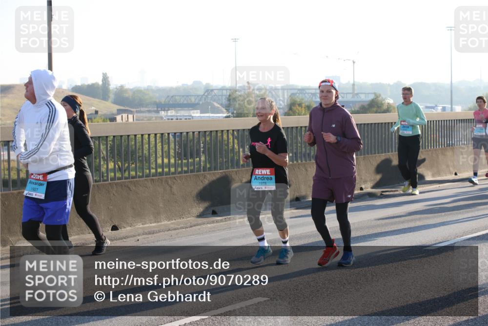 03.10.2025 - Köhlbrandbrückenlauf Lena Gebhardt http://msf.ph/oto/9070289 03.10.2025 09:24:21 Position 1 1927, 1978 meine-sportfotos.de