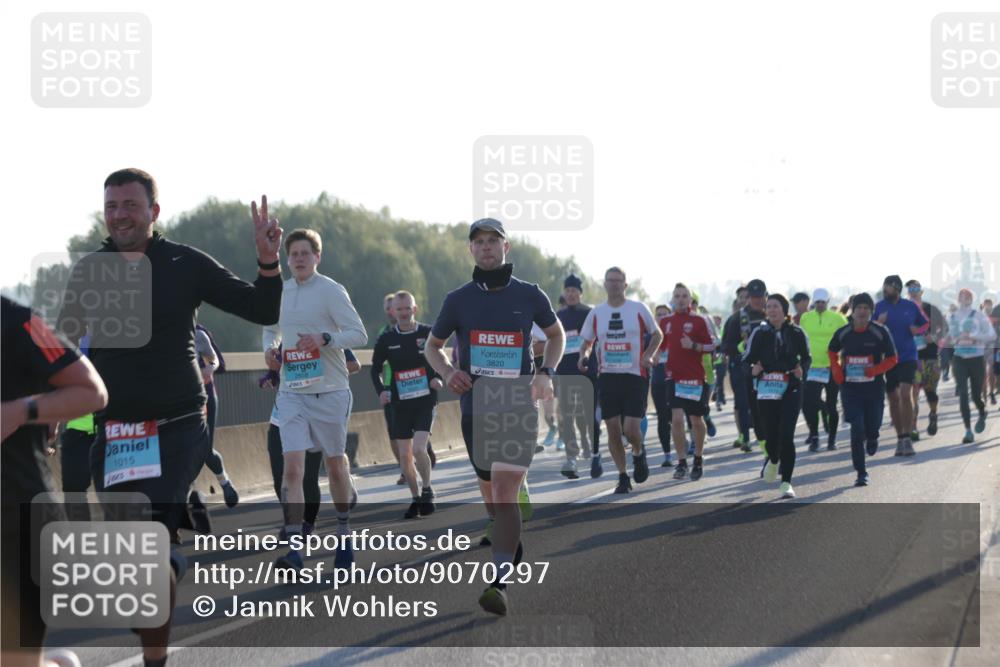 03.10.2025 - Köhlbrandbrückenlauf Jannik Wohlers http://msf.ph/oto/9070297 03.10.2025 09:17:28 Position 3 1015, 3820 meine-sportfotos.de