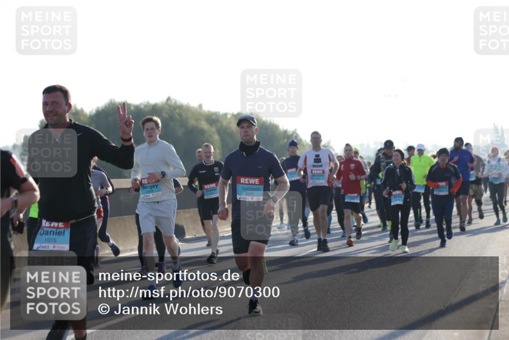 03.10.2025 - Köhlbrandbrückenlauf Jannik Wohlers http://msf.ph/oto/9070300 03.10.2025 09:17:28 Position 3 1015, 2858, 3820 meine-sportfotos.de