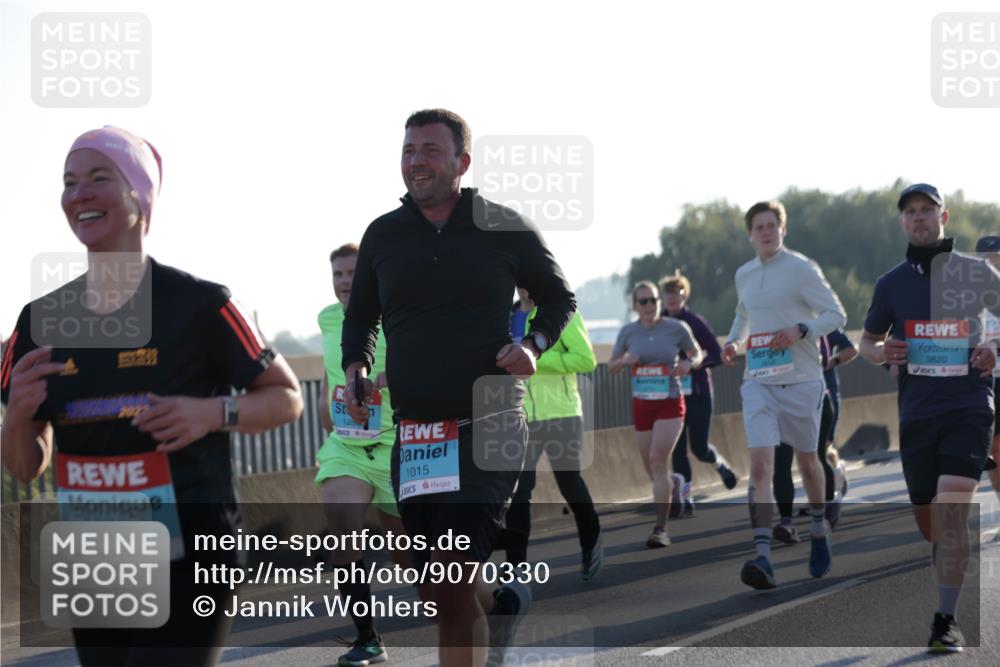 03.10.2025 - Köhlbrandbrückenlauf Jannik Wohlers http://msf.ph/oto/9070330 03.10.2025 09:17:29 Position 3 202, 1272, 1015, 3820 meine-sportfotos.de