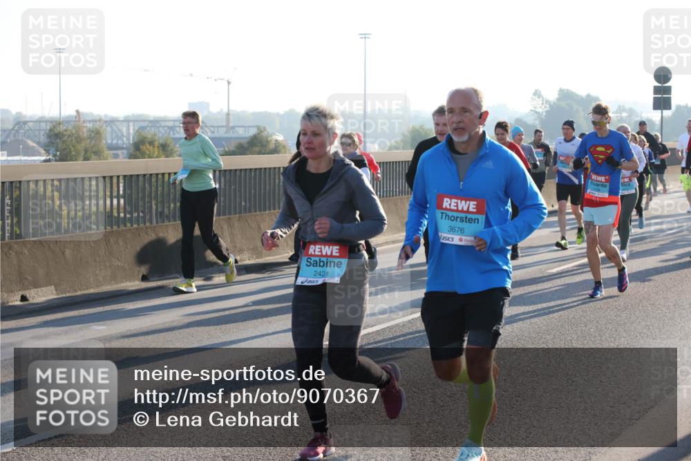 03.10.2025 - Köhlbrandbrückenlauf Lena Gebhardt http://msf.ph/oto/9070367 03.10.2025 09:24:22 Position 1 2421, 3676 meine-sportfotos.de
