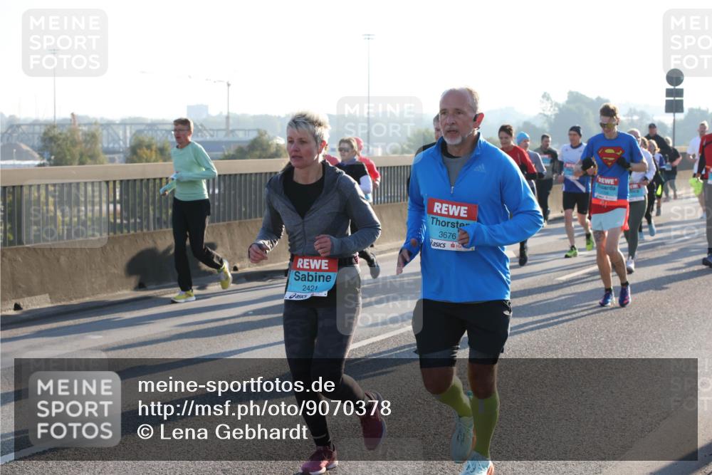 03.10.2025 - Köhlbrandbrückenlauf Lena Gebhardt http://msf.ph/oto/9070378 03.10.2025 09:24:22 Position 1 2421, 3676 meine-sportfotos.de