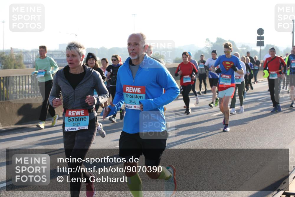 03.10.2025 - Köhlbrandbrückenlauf Lena Gebhardt http://msf.ph/oto/9070390 03.10.2025 09:24:22 Position 1 2421, 3676 meine-sportfotos.de