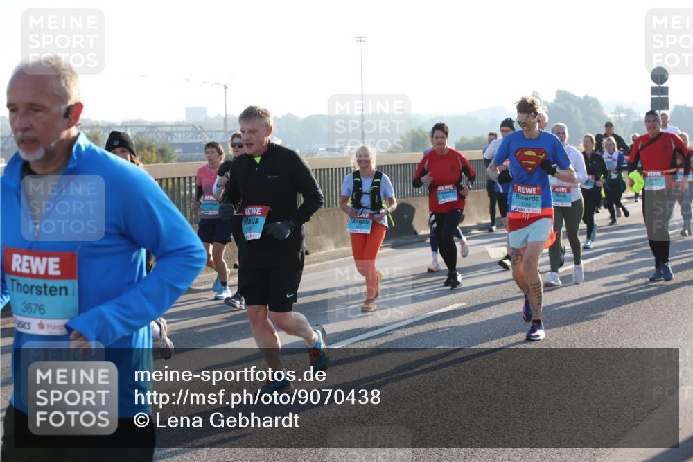 03.10.2025 - Köhlbrandbrückenlauf Lena Gebhardt http://msf.ph/oto/9070438 03.10.2025 09:24:23 Position 1 3676, 1709 meine-sportfotos.de