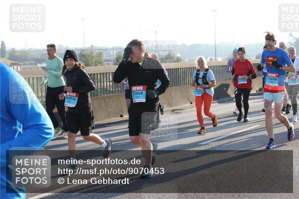 03.10.2025 - Köhlbrandbrückenlauf Lena Gebhardt http://msf.ph/oto/9070453 03.10.2025 09:24:23 Position 1 7, 2897, 2180, 1709 meine-sportfotos.de