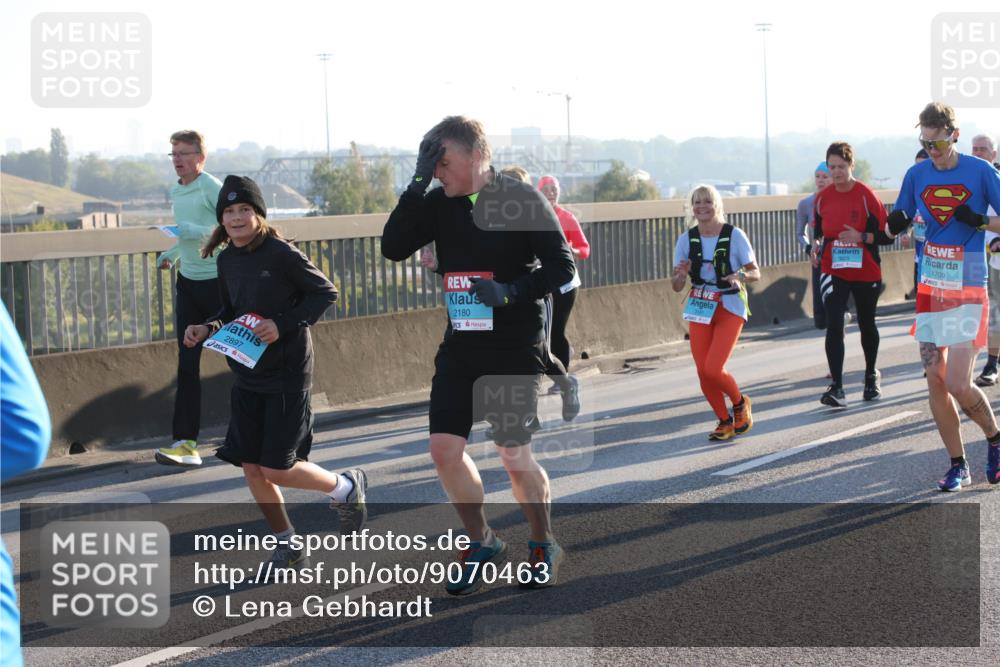 03.10.2025 - Köhlbrandbrückenlauf Lena Gebhardt http://msf.ph/oto/9070463 03.10.2025 09:24:23 Position 1 2897, 2180, 1709 meine-sportfotos.de