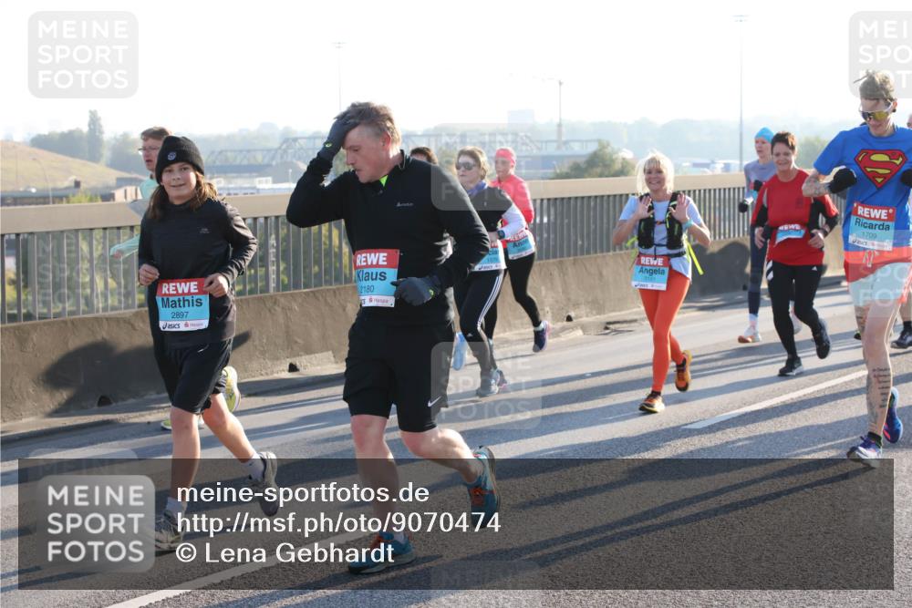 03.10.2025 - Köhlbrandbrückenlauf Lena Gebhardt http://msf.ph/oto/9070474 03.10.2025 09:24:24 Position 1 2897, 2180, 1579, 1709 meine-sportfotos.de
