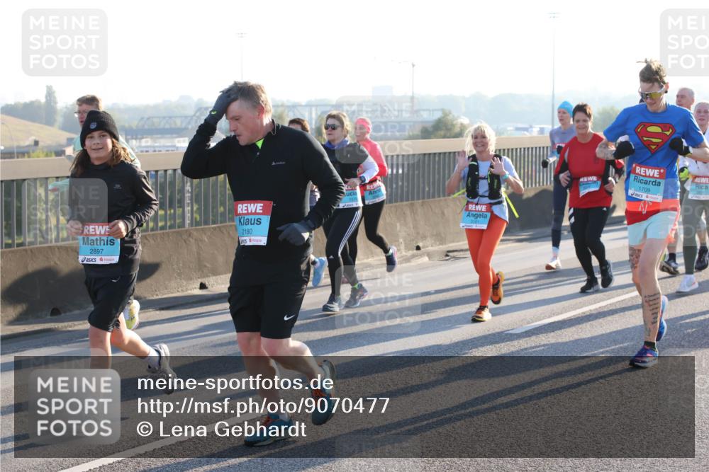 03.10.2025 - Köhlbrandbrückenlauf Lena Gebhardt http://msf.ph/oto/9070477 03.10.2025 09:24:24 Position 1 2897, 2180, 1709 meine-sportfotos.de