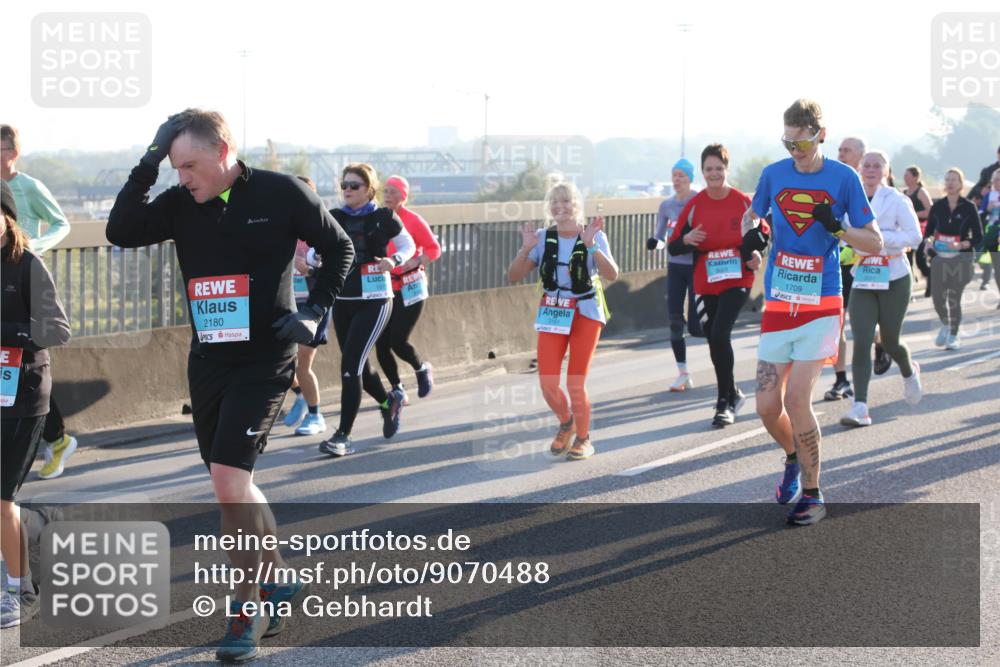 03.10.2025 - Köhlbrandbrückenlauf Lena Gebhardt http://msf.ph/oto/9070488 03.10.2025 09:24:24 Position 1 2180, 3161, 1709 meine-sportfotos.de