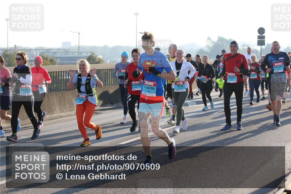 03.10.2025 - Köhlbrandbrückenlauf Lena Gebhardt http://msf.ph/oto/9070509 03.10.2025 09:24:24 Position 1 1579, 3029, 1709, 3031, 3030, 2287 meine-sportfotos.de