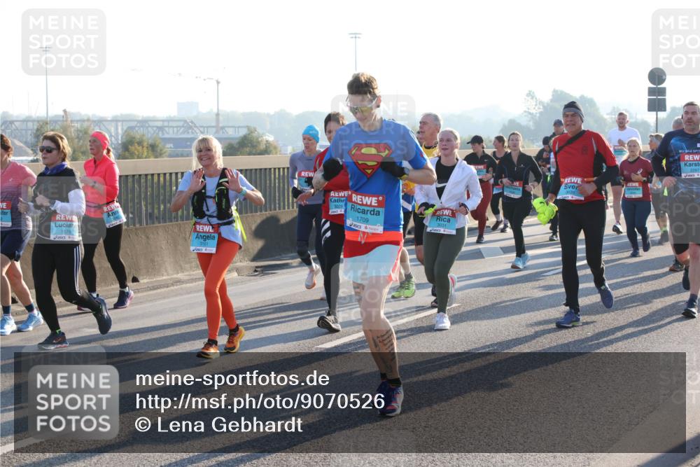 03.10.2025 - Köhlbrandbrückenlauf Lena Gebhardt http://msf.ph/oto/9070526 03.10.2025 09:24:24 Position 1 1579, 3042, 316, 3029, 1709, 3031, 3030, 2287 meine-sportfotos.de