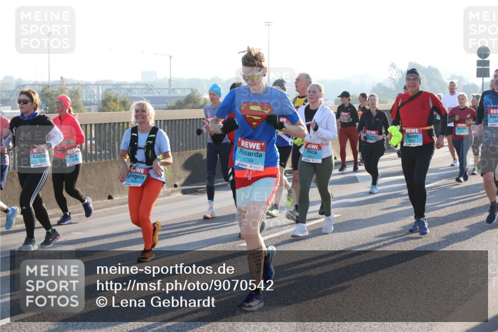 03.10.2025 - Köhlbrandbrückenlauf Lena Gebhardt http://msf.ph/oto/9070542 03.10.2025 09:24:24 Position 1 1579, 3161, 1709, 3031, 3030 meine-sportfotos.de
