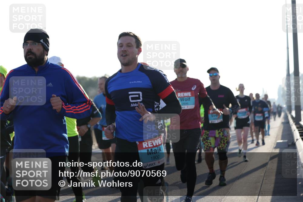 03.10.2025 - Köhlbrandbrückenlauf Jannik Wohlers http://msf.ph/oto/9070569 03.10.2025 09:17:36 Position 3 2696, 1902 meine-sportfotos.de