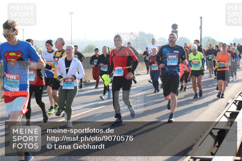 03.10.2025 - Köhlbrandbrückenlauf Lena Gebhardt http://msf.ph/oto/9070576 03.10.2025 09:24:25 Position 1 1709, 2287, 3031 meine-sportfotos.de