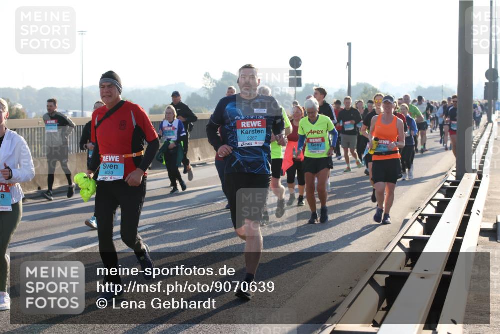 03.10.2025 - Köhlbrandbrückenlauf Lena Gebhardt http://msf.ph/oto/9070639 03.10.2025 09:24:26 Position 1 47, 3030, 2287 meine-sportfotos.de