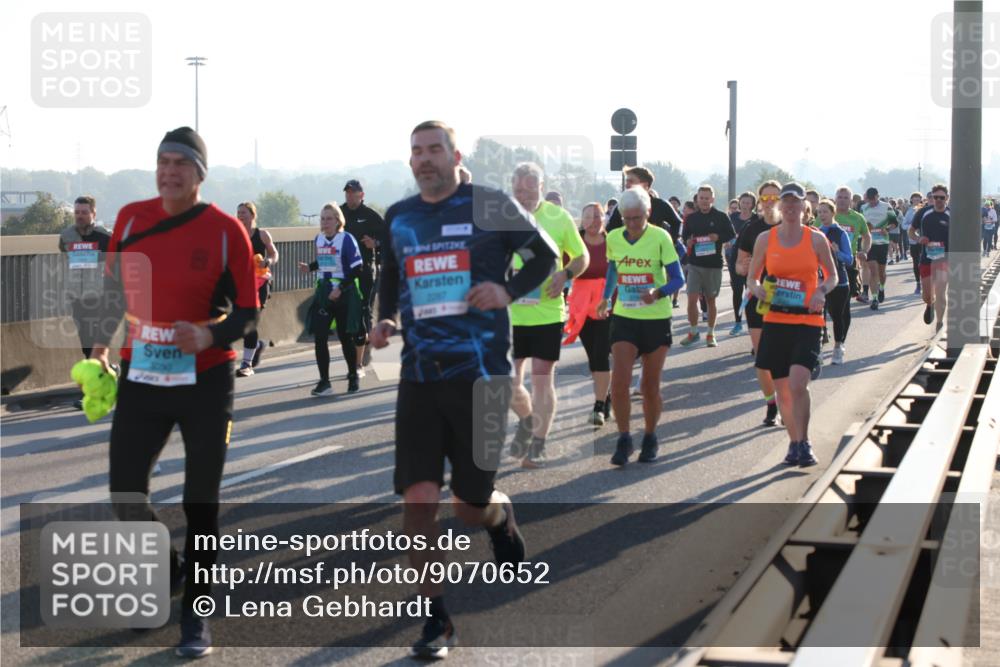 03.10.2025 - Köhlbrandbrückenlauf Lena Gebhardt http://msf.ph/oto/9070652 03.10.2025 09:24:26 Position 1 2000 meine-sportfotos.de