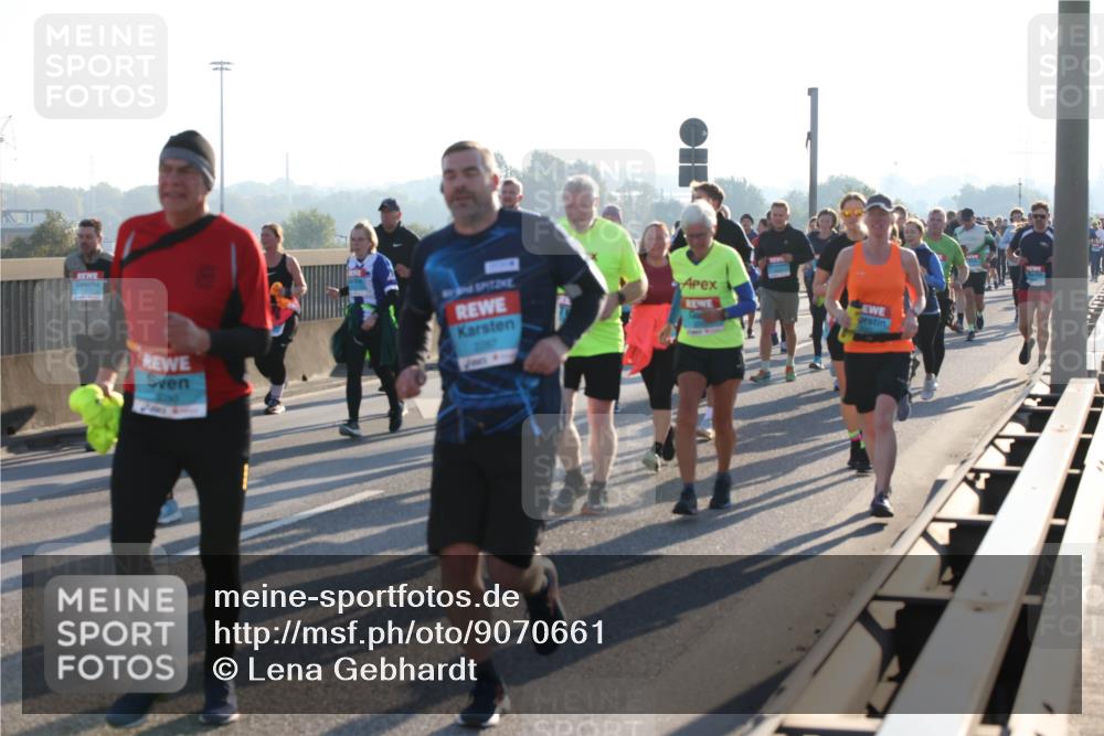 03.10.2025 - Köhlbrandbrückenlauf Lena Gebhardt http://msf.ph/oto/9070661 03.10.2025 09:24:26 Position 1  meine-sportfotos.de