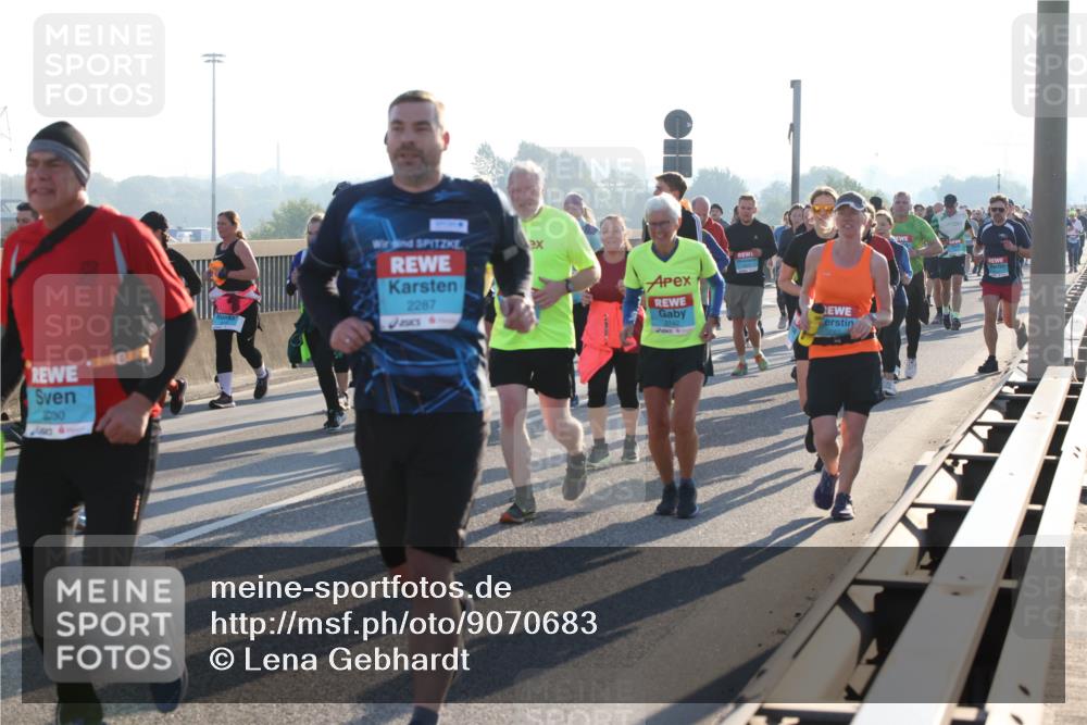 03.10.2025 - Köhlbrandbrückenlauf Lena Gebhardt http://msf.ph/oto/9070683 03.10.2025 09:24:27 Position 1 130, 2287, 2742 meine-sportfotos.de