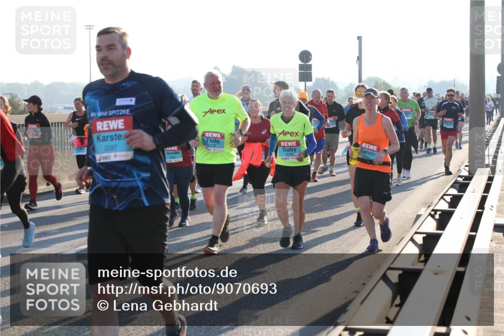 03.10.2025 - Köhlbrandbrückenlauf Lena Gebhardt http://msf.ph/oto/9070693 03.10.2025 09:24:27 Position 1 2287, 2739, 3240, 2742 meine-sportfotos.de