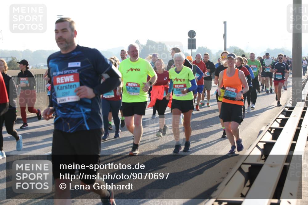 03.10.2025 - Köhlbrandbrückenlauf Lena Gebhardt http://msf.ph/oto/9070697 03.10.2025 09:24:27 Position 1 2287 meine-sportfotos.de