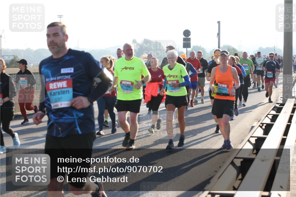 03.10.2025 - Köhlbrandbrückenlauf Lena Gebhardt http://msf.ph/oto/9070702 03.10.2025 09:24:27 Position 1 2287 meine-sportfotos.de