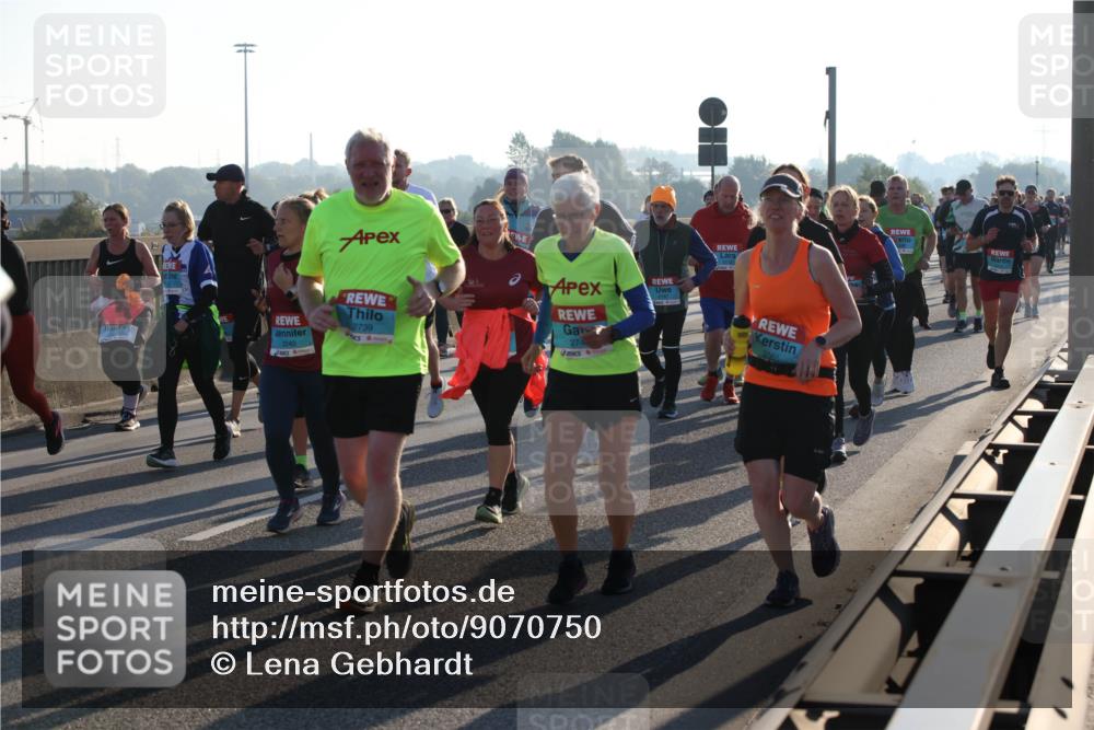 03.10.2025 - Köhlbrandbrückenlauf Lena Gebhardt http://msf.ph/oto/9070750 03.10.2025 09:24:28 Position 1 3240, 2739, 2187, 274, 2065 meine-sportfotos.de