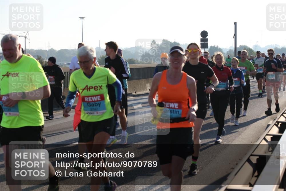 03.10.2025 - Köhlbrandbrückenlauf Lena Gebhardt http://msf.ph/oto/9070789 03.10.2025 09:24:29 Position 1 2739, 2742 meine-sportfotos.de