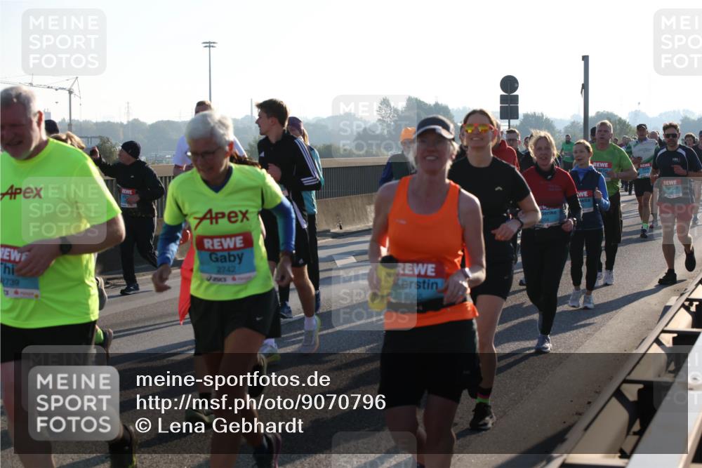 03.10.2025 - Köhlbrandbrückenlauf Lena Gebhardt http://msf.ph/oto/9070796 03.10.2025 09:24:29 Position 1 739, 2742, 6, 2065 meine-sportfotos.de