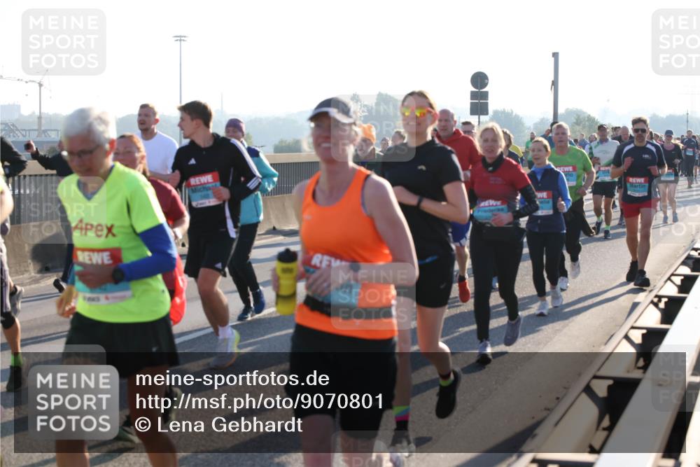 03.10.2025 - Köhlbrandbrückenlauf Lena Gebhardt http://msf.ph/oto/9070801 03.10.2025 09:24:29 Position 1 5 meine-sportfotos.de