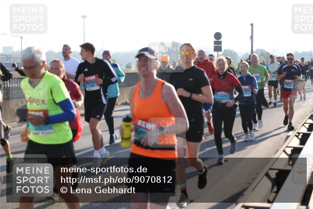03.10.2025 - Köhlbrandbrückenlauf Lena Gebhardt http://msf.ph/oto/9070812 03.10.2025 09:24:29 Position 1  meine-sportfotos.de