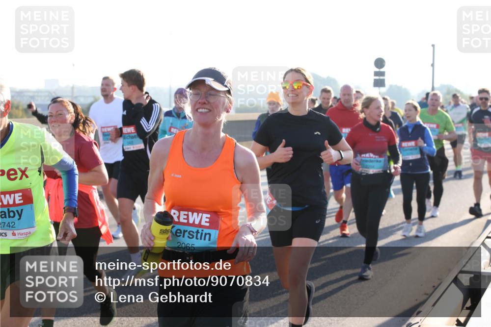03.10.2025 - Köhlbrandbrückenlauf Lena Gebhardt http://msf.ph/oto/9070834 03.10.2025 09:24:29 Position 1 2742, 2065 meine-sportfotos.de