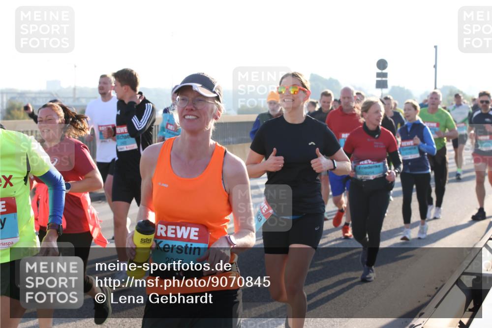 03.10.2025 - Köhlbrandbrückenlauf Lena Gebhardt http://msf.ph/oto/9070845 03.10.2025 09:24:29 Position 1 2065 meine-sportfotos.de