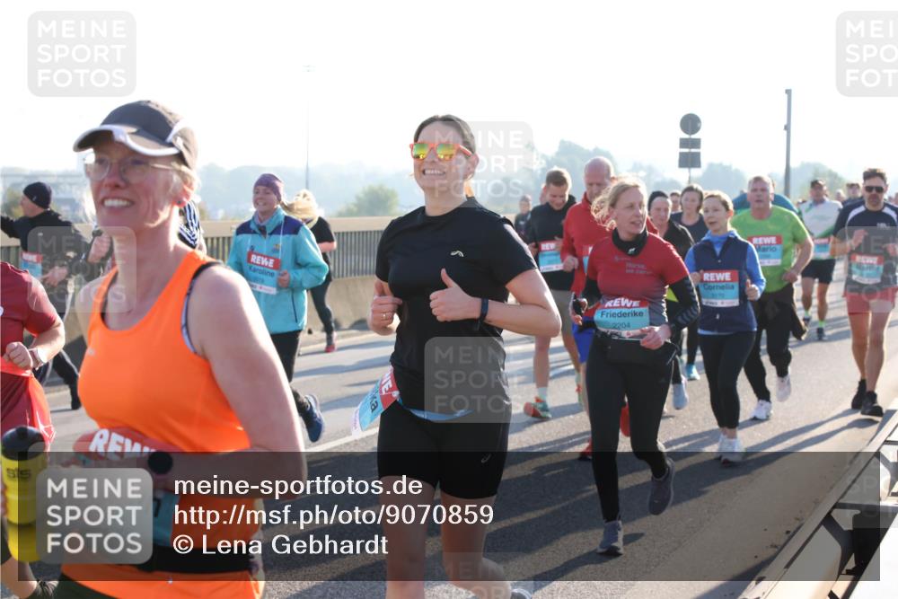 03.10.2025 - Köhlbrandbrückenlauf Lena Gebhardt http://msf.ph/oto/9070859 03.10.2025 09:24:30 Position 1 65, 2204 meine-sportfotos.de