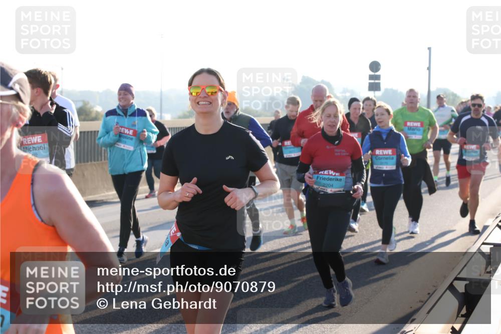 03.10.2025 - Köhlbrandbrückenlauf Lena Gebhardt http://msf.ph/oto/9070879 03.10.2025 09:24:30 Position 1 2204 meine-sportfotos.de