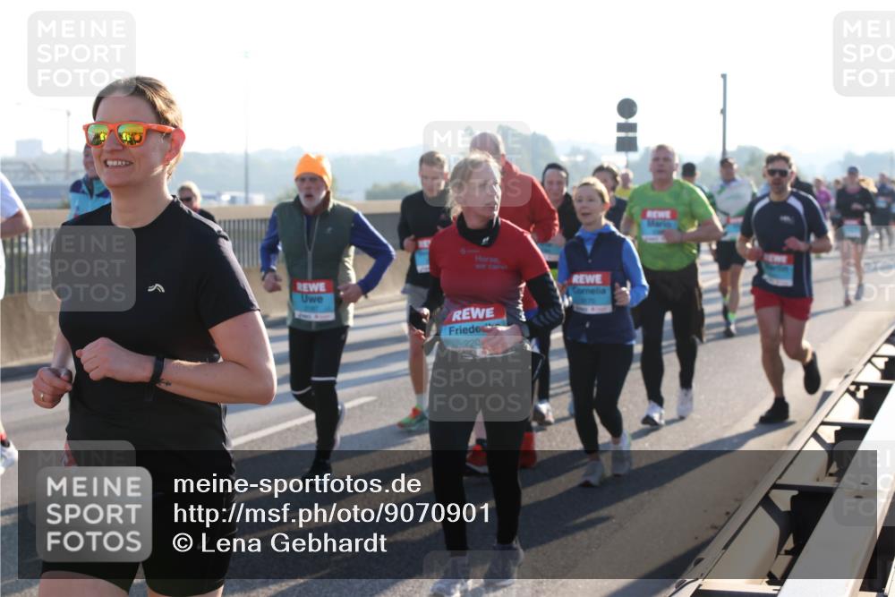 03.10.2025 - Köhlbrandbrückenlauf Lena Gebhardt http://msf.ph/oto/9070901 03.10.2025 09:24:30 Position 1 220 meine-sportfotos.de
