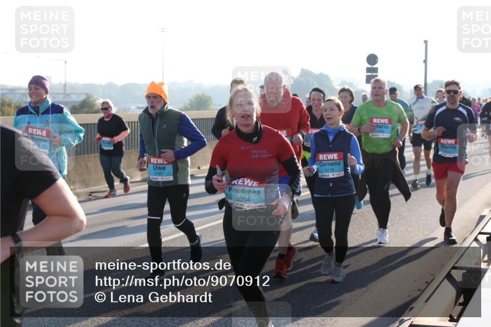 03.10.2025 - Köhlbrandbrückenlauf Lena Gebhardt http://msf.ph/oto/9070912 03.10.2025 09:24:31 Position 1 9, 2187, 1, 2204, 3170 meine-sportfotos.de