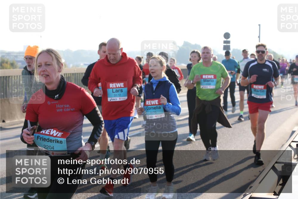 03.10.2025 - Köhlbrandbrückenlauf Lena Gebhardt http://msf.ph/oto/9070955 03.10.2025 09:24:31 Position 1 3172, 3170, 2204 meine-sportfotos.de