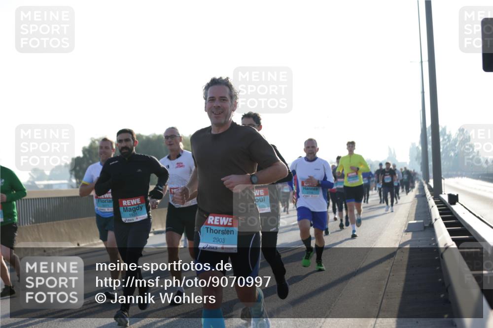 03.10.2025 - Köhlbrandbrückenlauf Jannik Wohlers http://msf.ph/oto/9070997 03.10.2025 09:17:44 Position 3 1931, 2903, 2716 meine-sportfotos.de